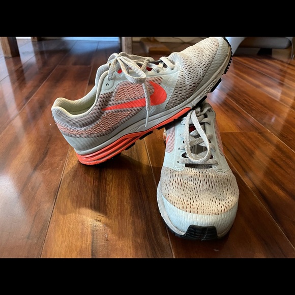 Nike Sneakers 👟 - Picture 2 of 6